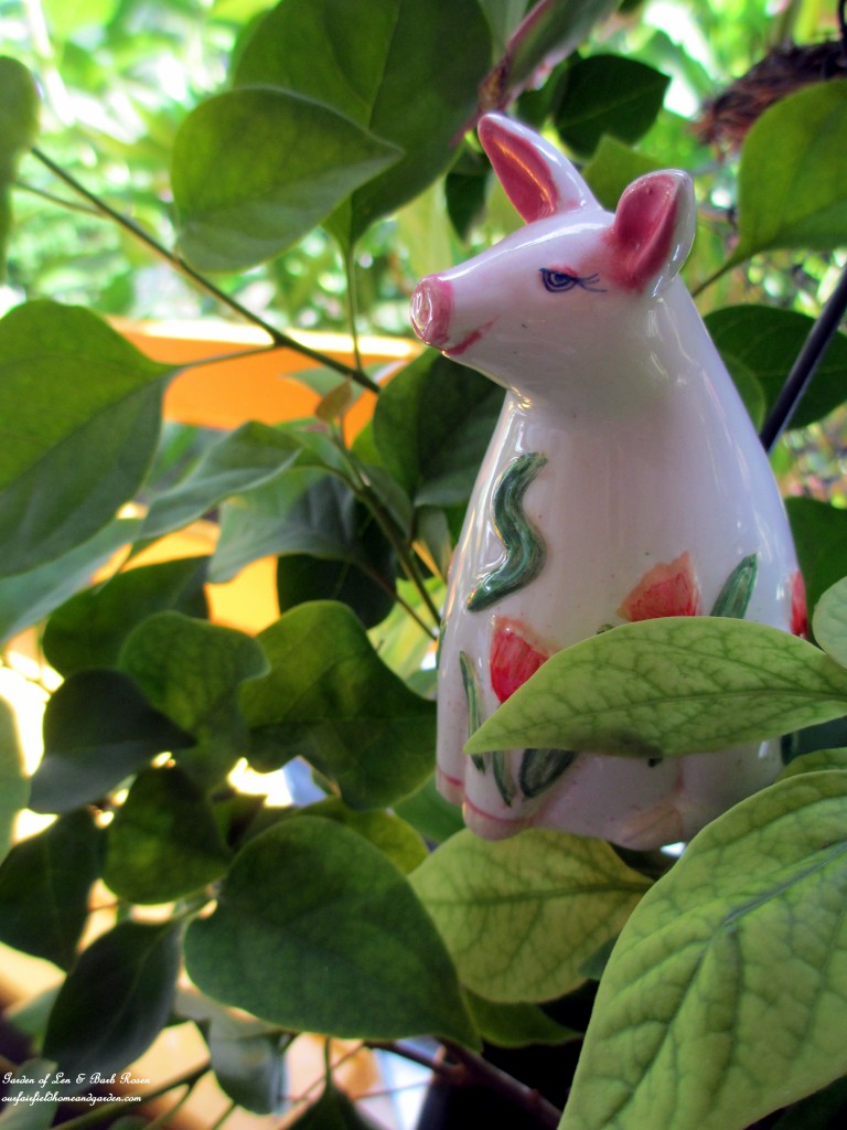 plant pokes https://ourfairfieldhomeandgarden.com/diy-project-plant-pokes-from-vintage-salt-pepper-shakers/