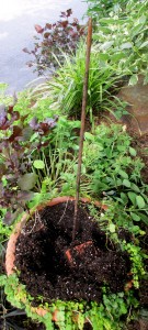 planter diy https://ourfairfieldhomeandgarden.com/diy-project-build-your-own-tipsy-pots-planter/