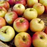 Fresh Apples https://ourfairfieldhomeandgarden.com/diy-project-arrange-your-own-fall-apple-harvest-basket/