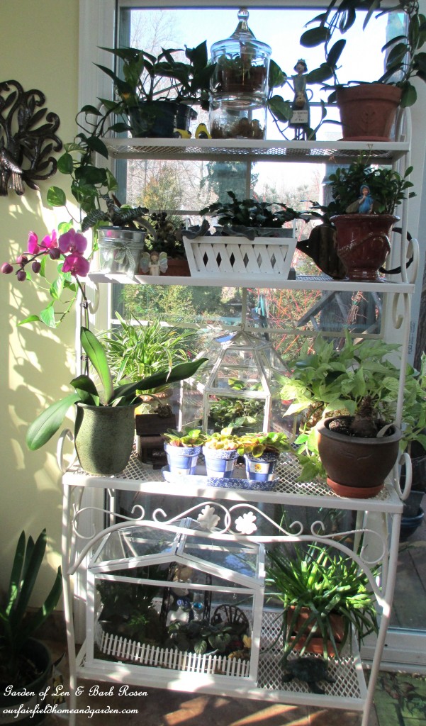 baker's rack https://ourfairfieldhomeandgarden.com/my-winter-sanctuary-scenes-from-a-garden-room/