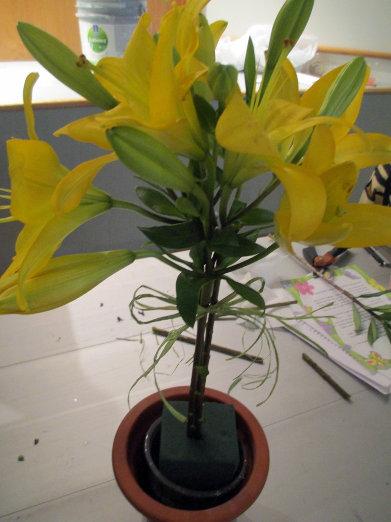 diy topiary https://ourfairfieldhomeandgarden.com/diy-project-blooming-topiary/Step # 2 ~ place three long-stemmed lilies together and push into the oasis, then tie with raffia or ribbon