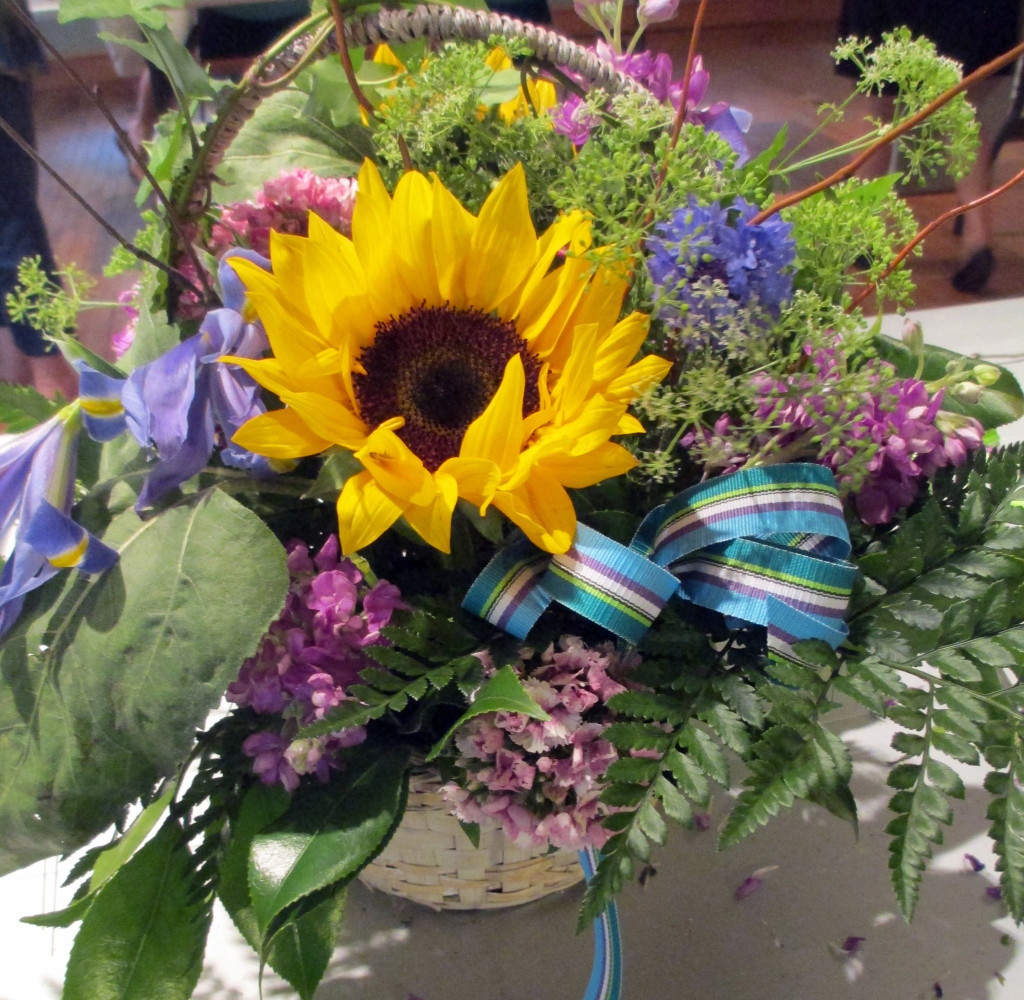 a finished basket https://ourfairfieldhomeandgarden.com/diy-project-country-flower-basket/