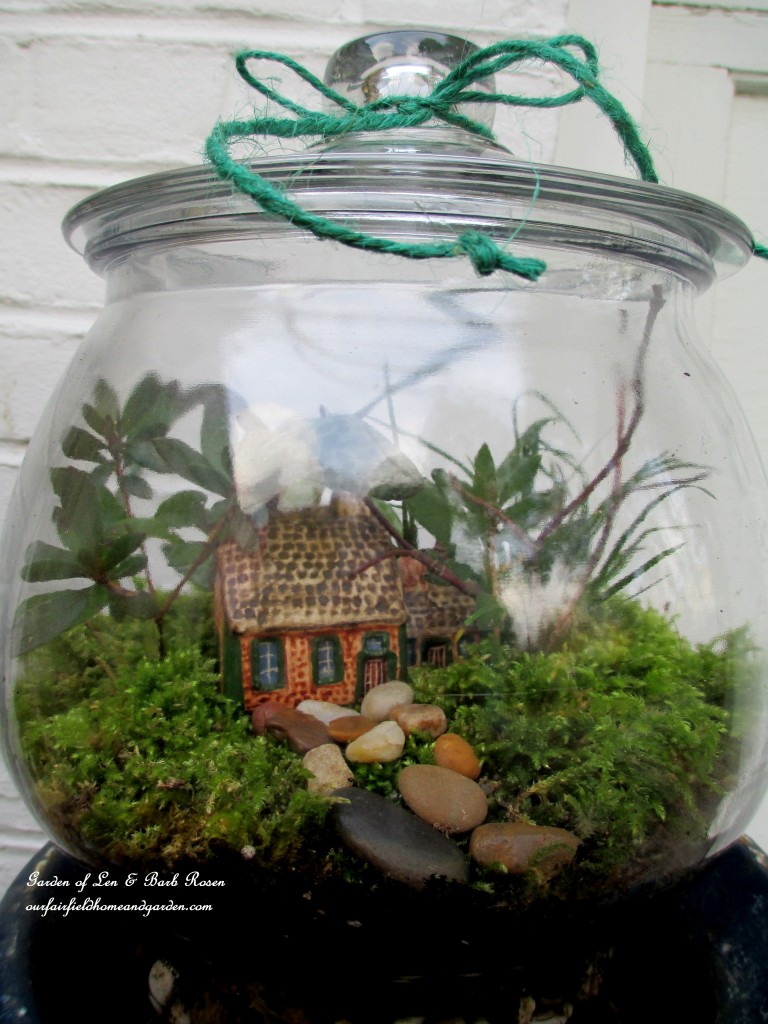 Make a rustic getaway in a terrarium using directions from Our Fairfield Home & Garden, just click through!