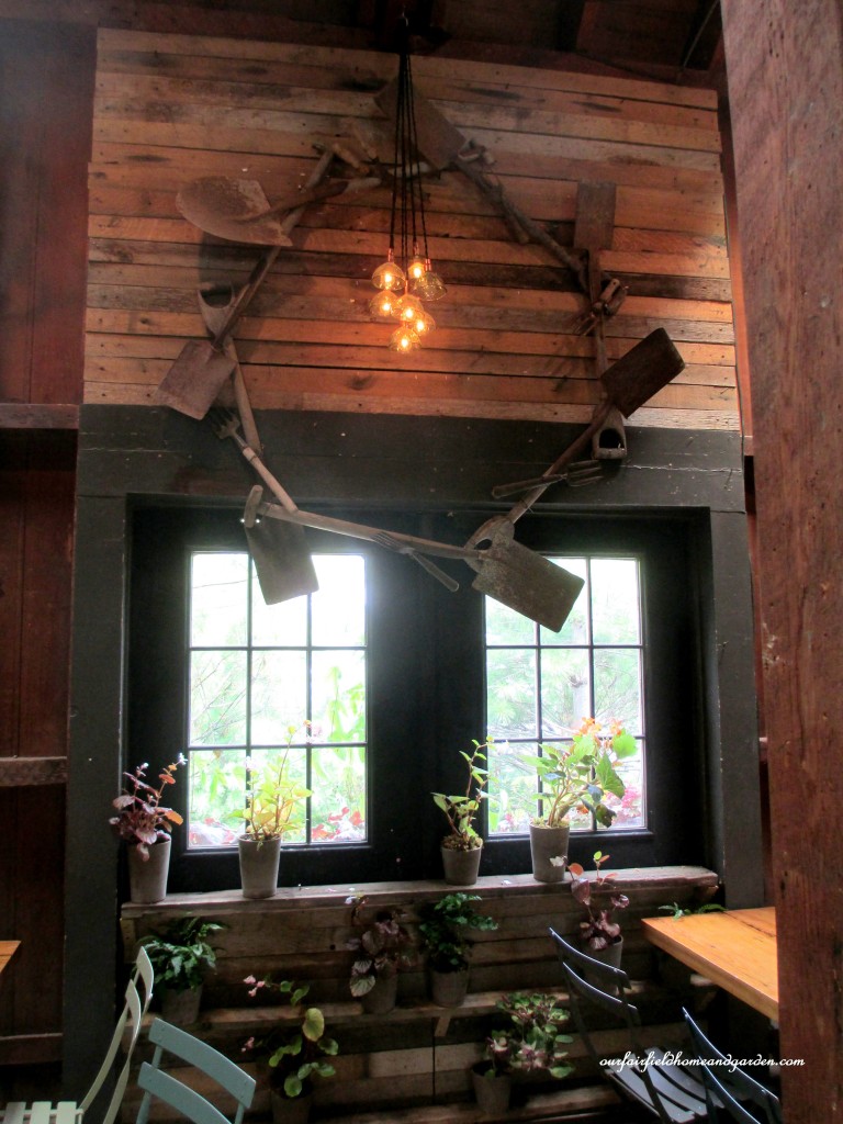 shovel wreath