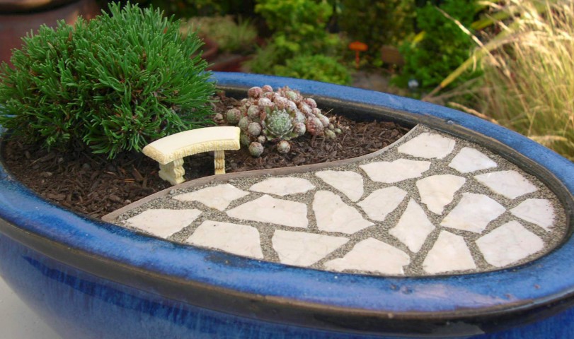 Click through for this tiny landscape tutorial from Stephanie at Garden Therapy!