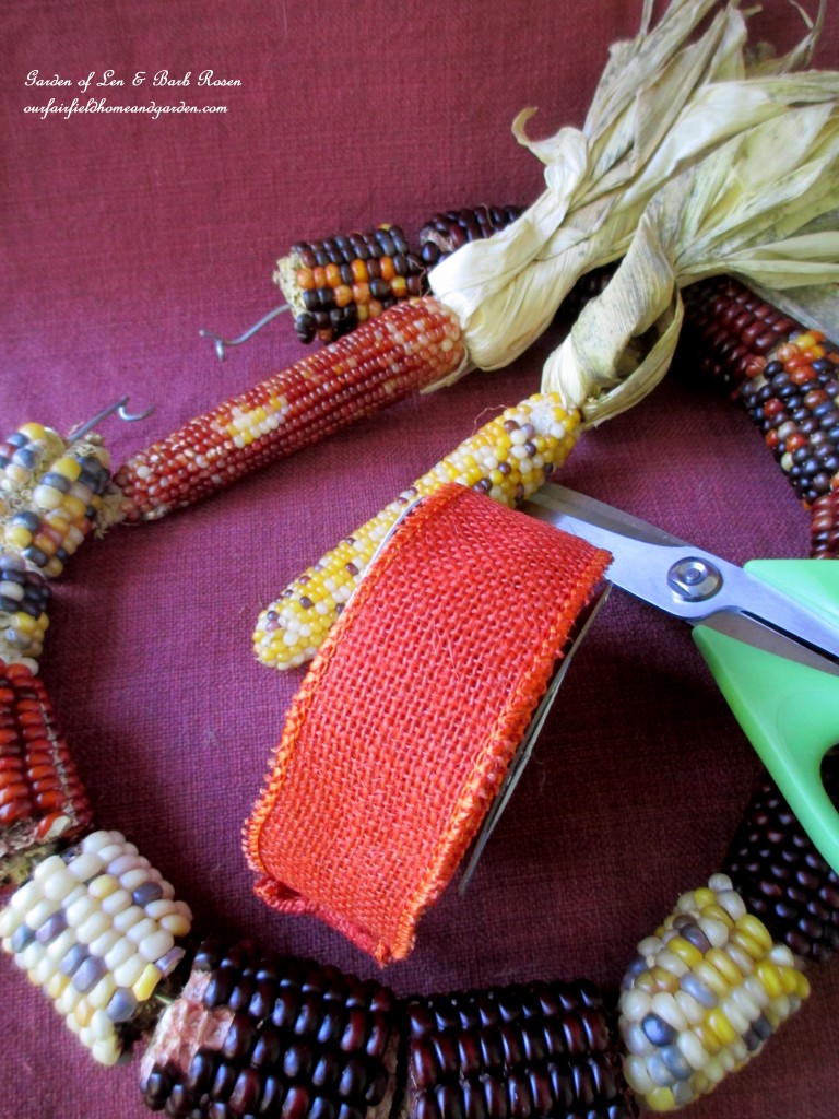 Twist the wire ends together to make a circle. https://ourfairfieldhomeandgarden.com/diy-fall-corn-cob-wreath/