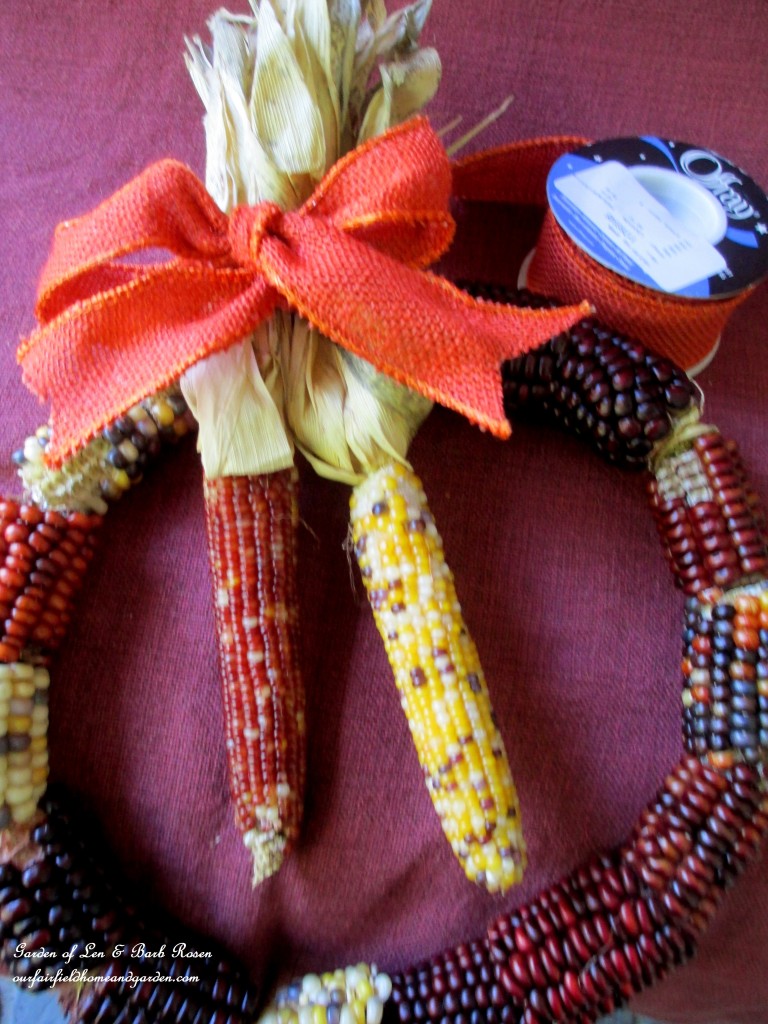 Corn Cob Wreath finished & ready to hang ! https://ourfairfieldhomeandgarden.com/diy-fall-corn-cob-wreath/