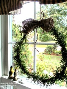 DIY Rosemary Wreath https://ourfairfieldhomeandgarden.com/diy-project-make-a-fresh-rosemary-wreath/
