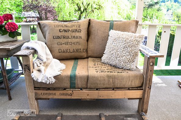 pallet bench http://www.hometalk.com/funkyjunkinteriors