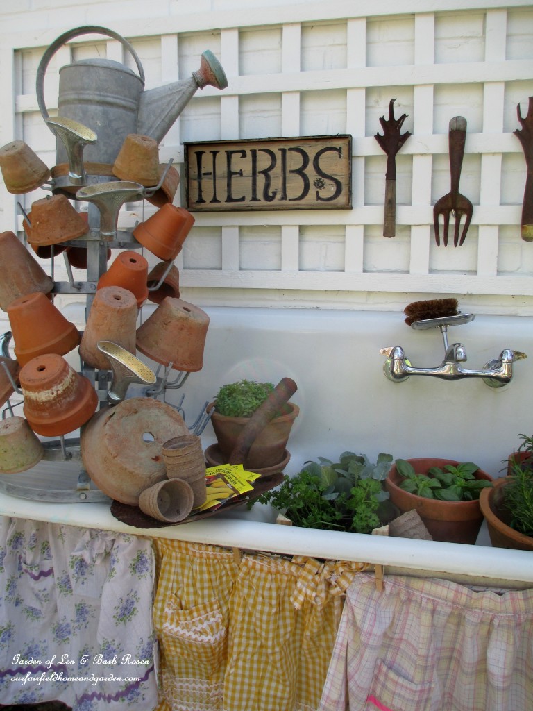potting bench https://ourfairfieldhomeandgarden.com/its-about-blooming-time-spring-potting-time/