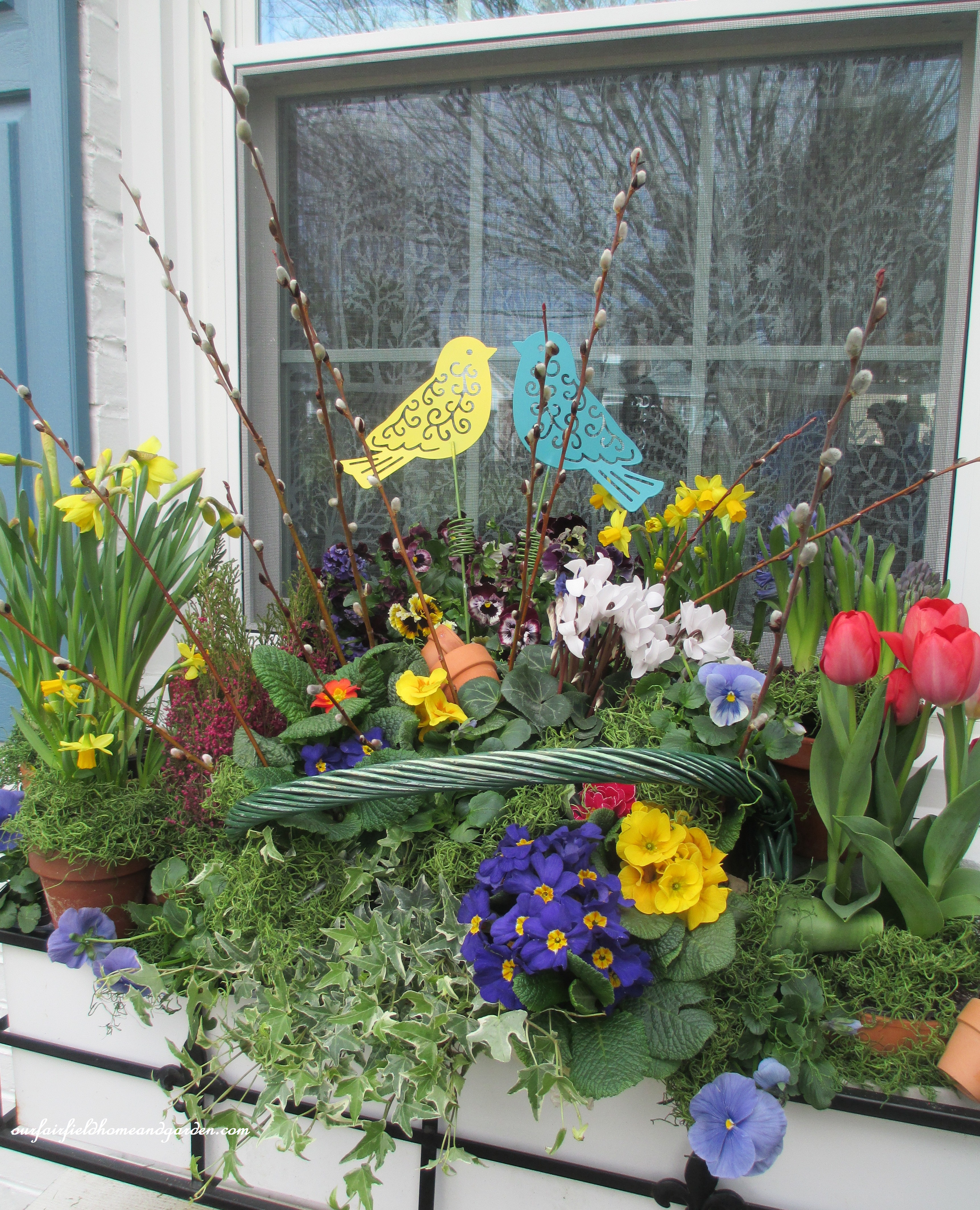 spring windowbox https://ourfairfieldhomeandgarden.com/diy-project-spring-windowbox-time/