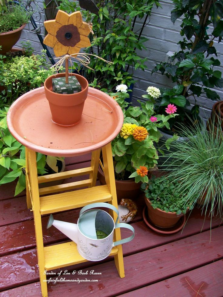 Step Stool Birdbath https://ourfairfieldhomeandgarden.com/diy-project-another-birdbath/