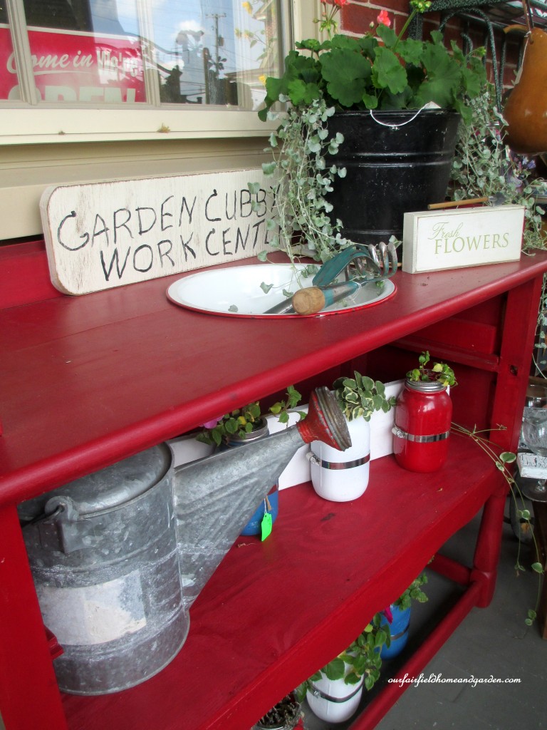 Potting Bench from a dresser https://ourfairfieldhomeandgarden.com/field-trip-potting-bench-from-a-dresser-and-other-ideas-gathered-in-lancaster-county-pa/