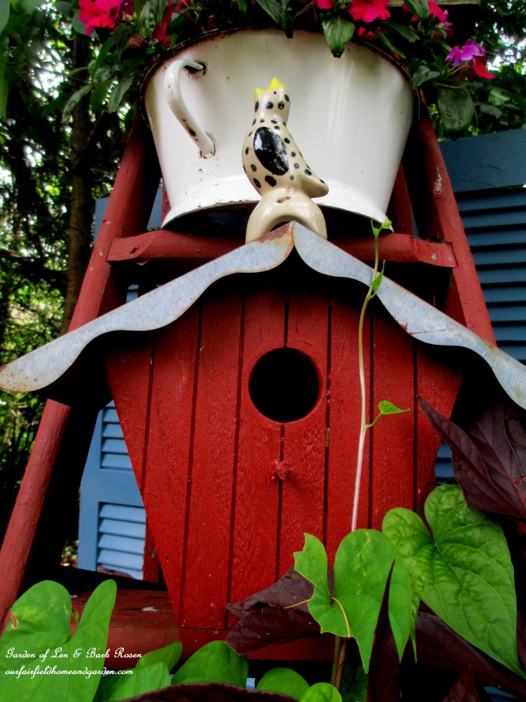Pie Bird garden accent https://ourfairfieldhomeandgarden.com/kitschy-kitchen-garden-accents/