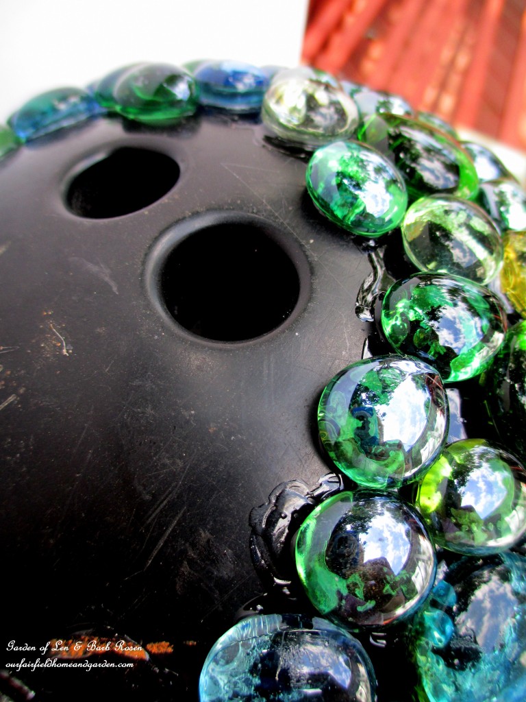 Bowling Ball Garden Accent https://ourfairfieldhomeandgarden.com/diy-project-bowling-ball-garden-accent/