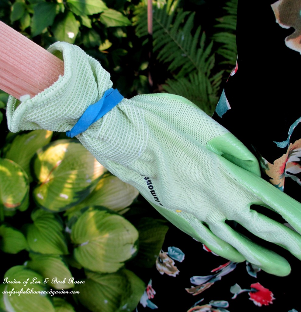 scare crow hands https://ourfairfieldhomeandgarden.com/diy-project-wood-scrap-scarecrow-my-garden-maiden/