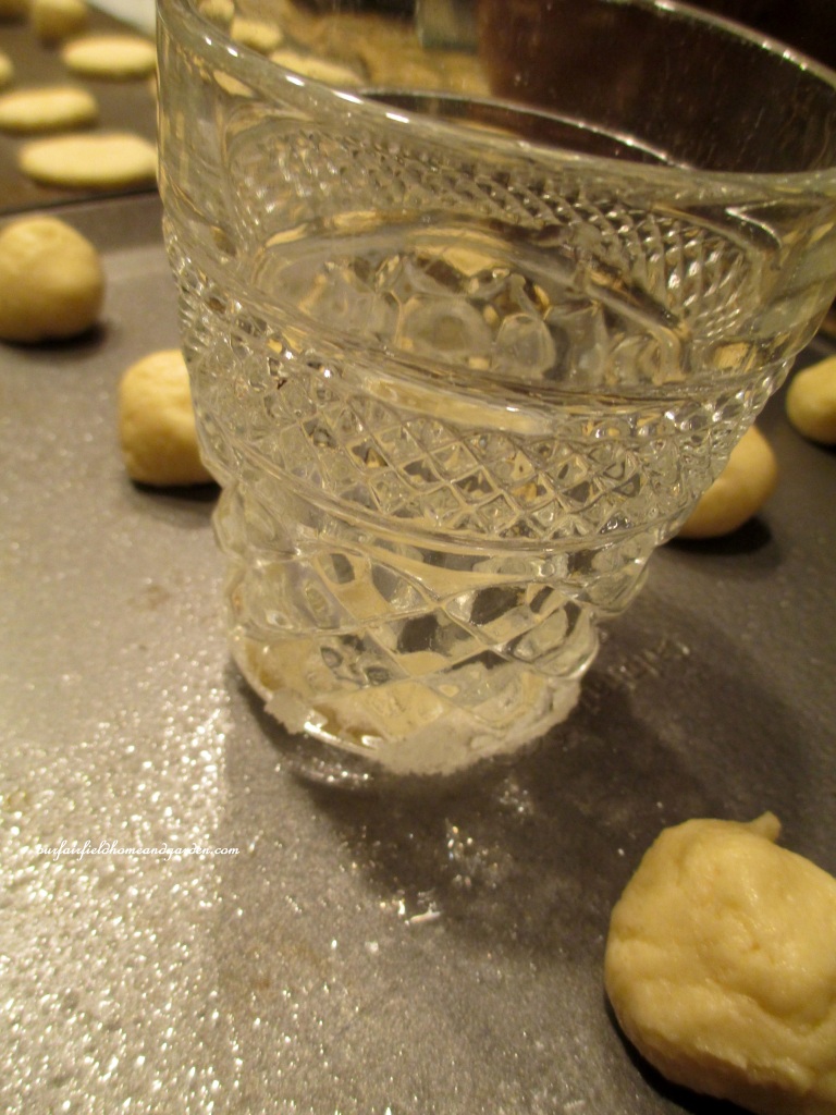 Easy Sugar Cookies https://ourfairfieldhomeandgarden.com/easy-sugar-cookies-no-rolling-or-cutting/