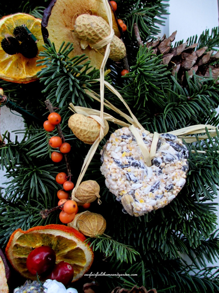 Natural Holiday Bird Wreath https://ourfairfieldhomeandgarden.com/natural-holiday-bird-wreath/
