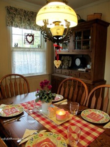 Sweet and simple Valentine's Day Decor https://ourfairfieldhomeandgarden.com/be-my-valentine-win-an-amaryllis/