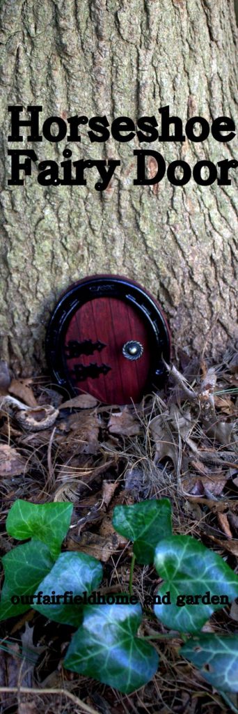 Horseshoe Fairy Door https://ourfairfieldhomeandgarden.com/diy-horseshoe-fairy-door/