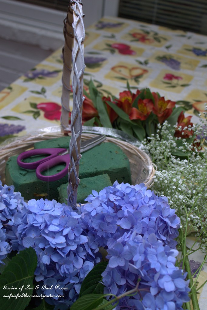 DIY Basket Bouquet https://ourfairfieldhomeandgarden.com/diy-basket-bouquet-for-cheap/