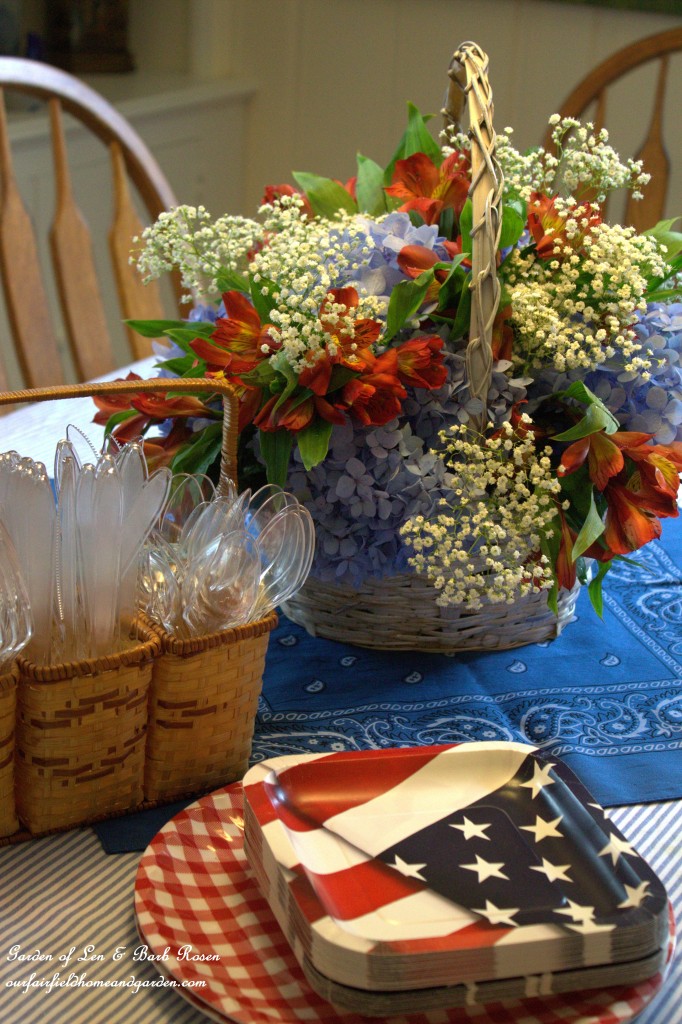 Patriotic Bouquet https://ourfairfieldhomeandgarden.com/diy-basket-bouquet-for-cheap/