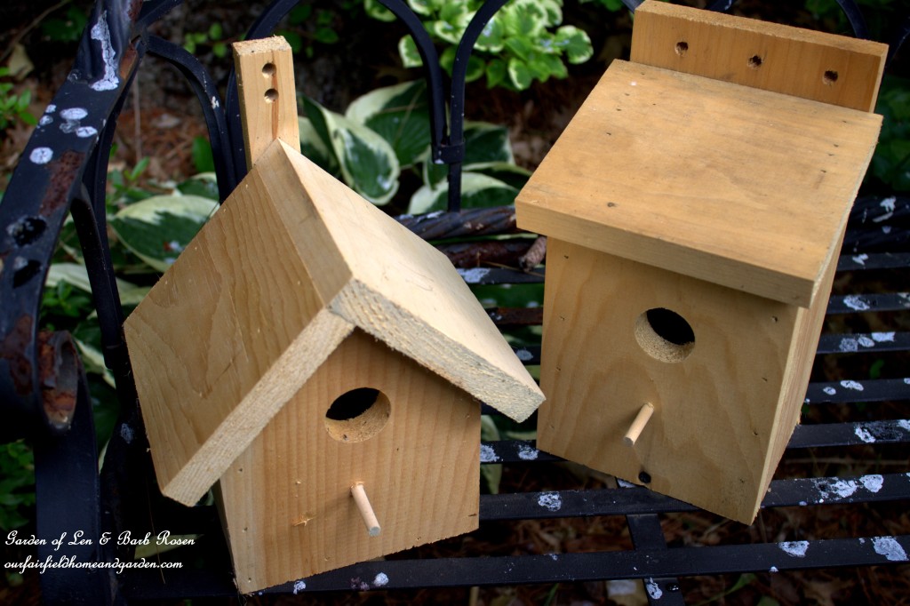 DIY Greenroof Birdhouses https://ourfairfieldhomeandgarden.com/diy-easy-greenroof-birdhouses/