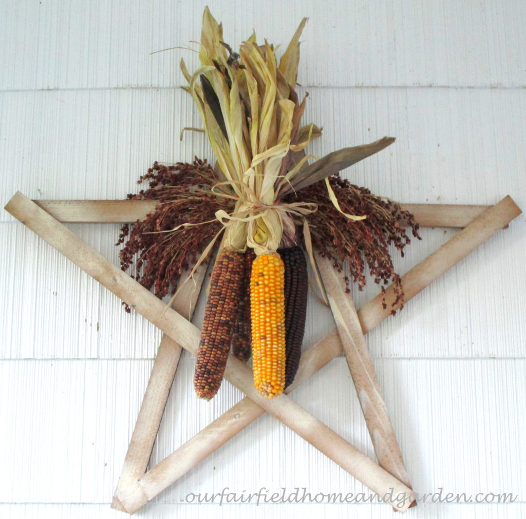 Corn Cob Star https://ourfairfieldhomeandgarden.com/decorate-for-fall-naturally/